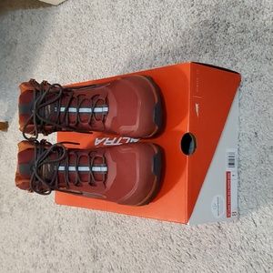 NWT Altra Lone Peak men all weather mid hiking shoe